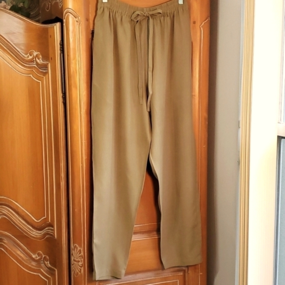 MELROSE STUDIO, 100% SILK PANTS. Small petite. Jogger style olive green 2 pocket